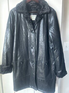 FitzWright Black Faux Leather Faux Fur Lined Long Winter Coat Women's Medium